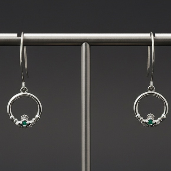 Jewelry - Sterling silver earrings tiny gem